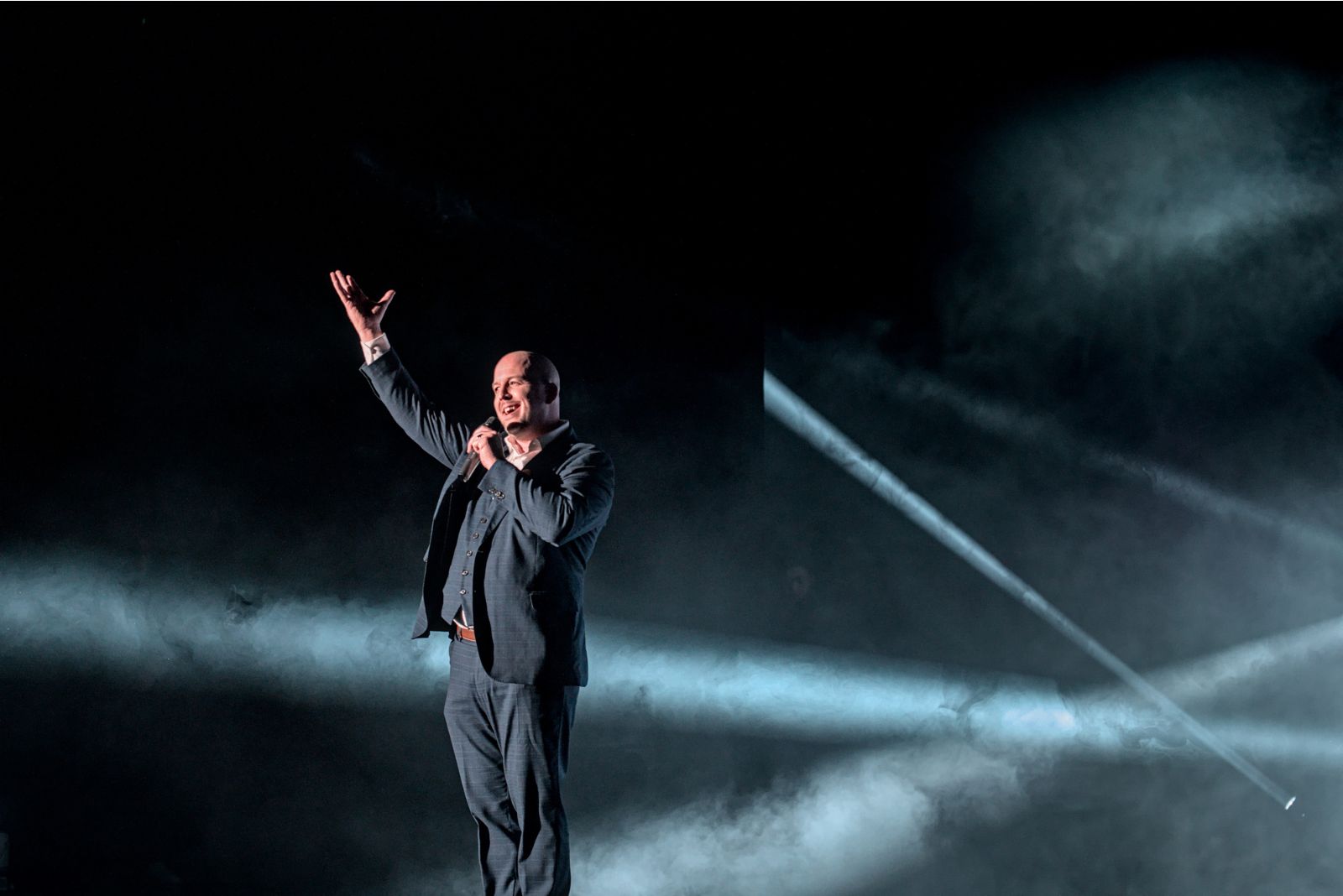 présentateur de spectacle, Draco